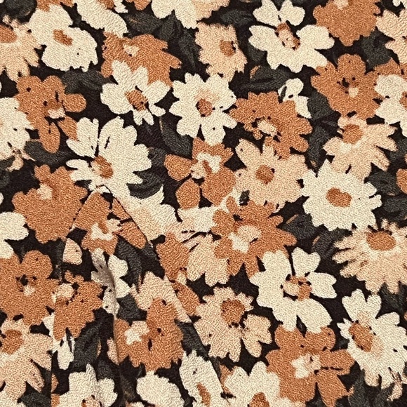 URBAN Romantics Skater Mini Skort in Ditsy Floral Print | Medium - Picture 6 of 7